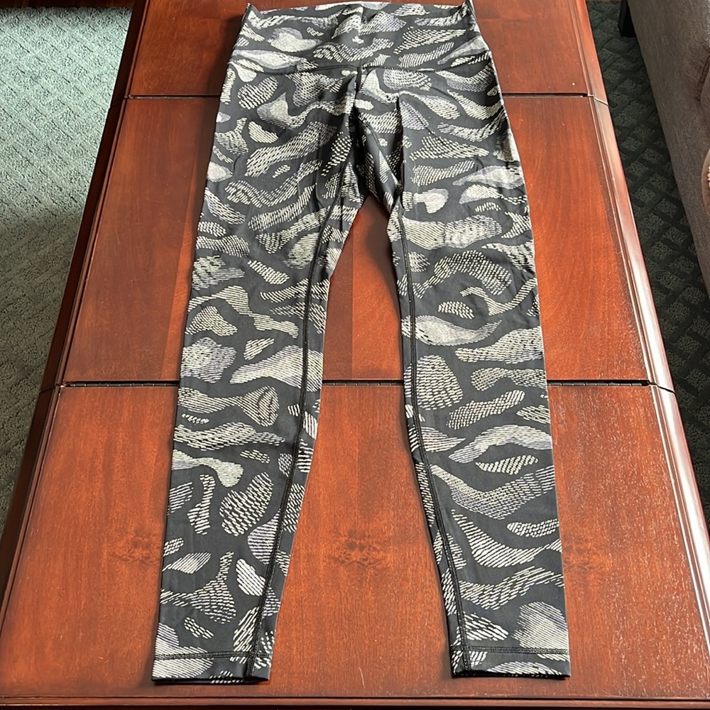 lululemon athletica Black & White Patterned Leggings - Picture 2 of 5